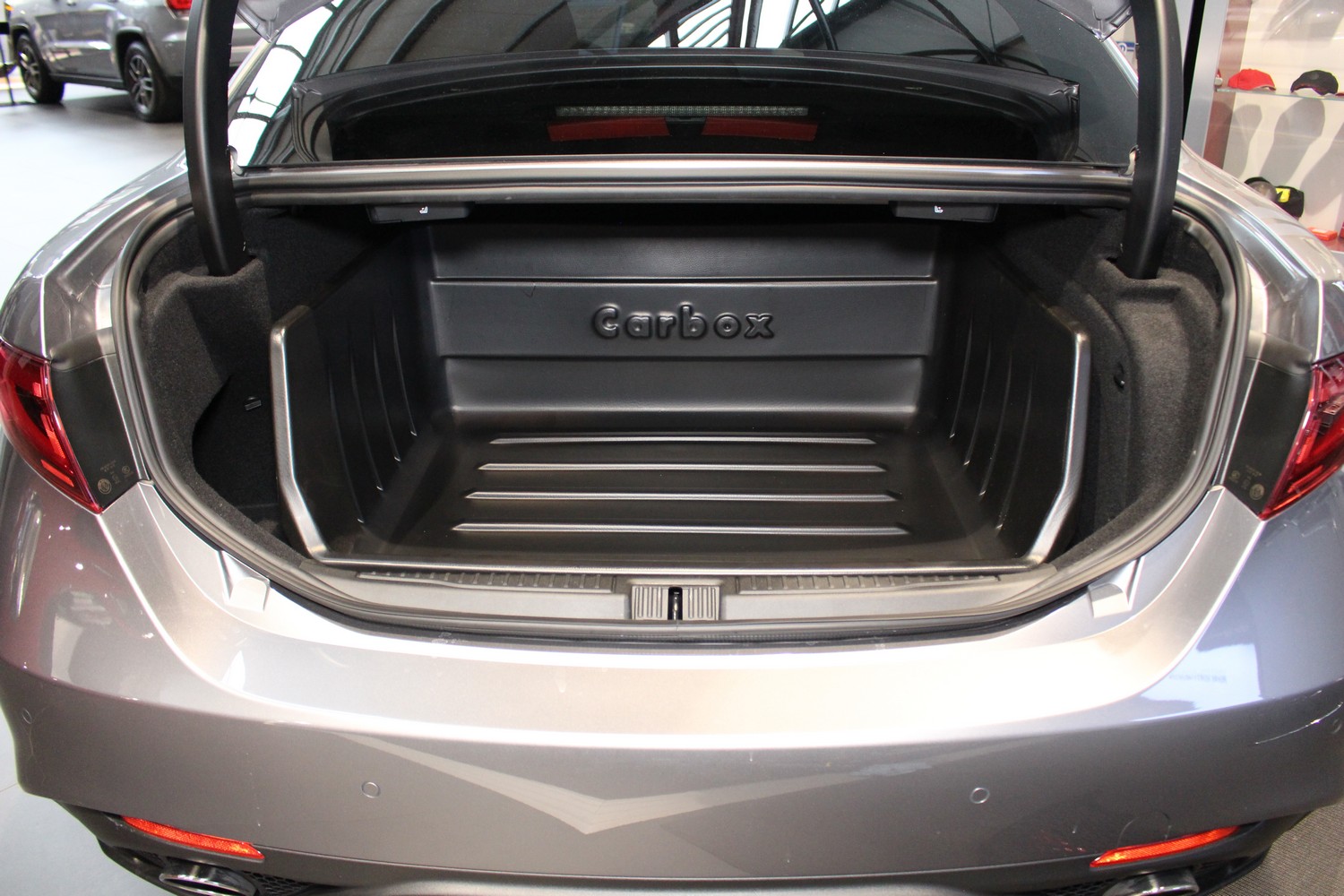 Bac de coffre convient à Alfa Romeo Giulia (952) 2016-présent 4 portes tricorps Boot-Guard 92 x 60 haute paroi