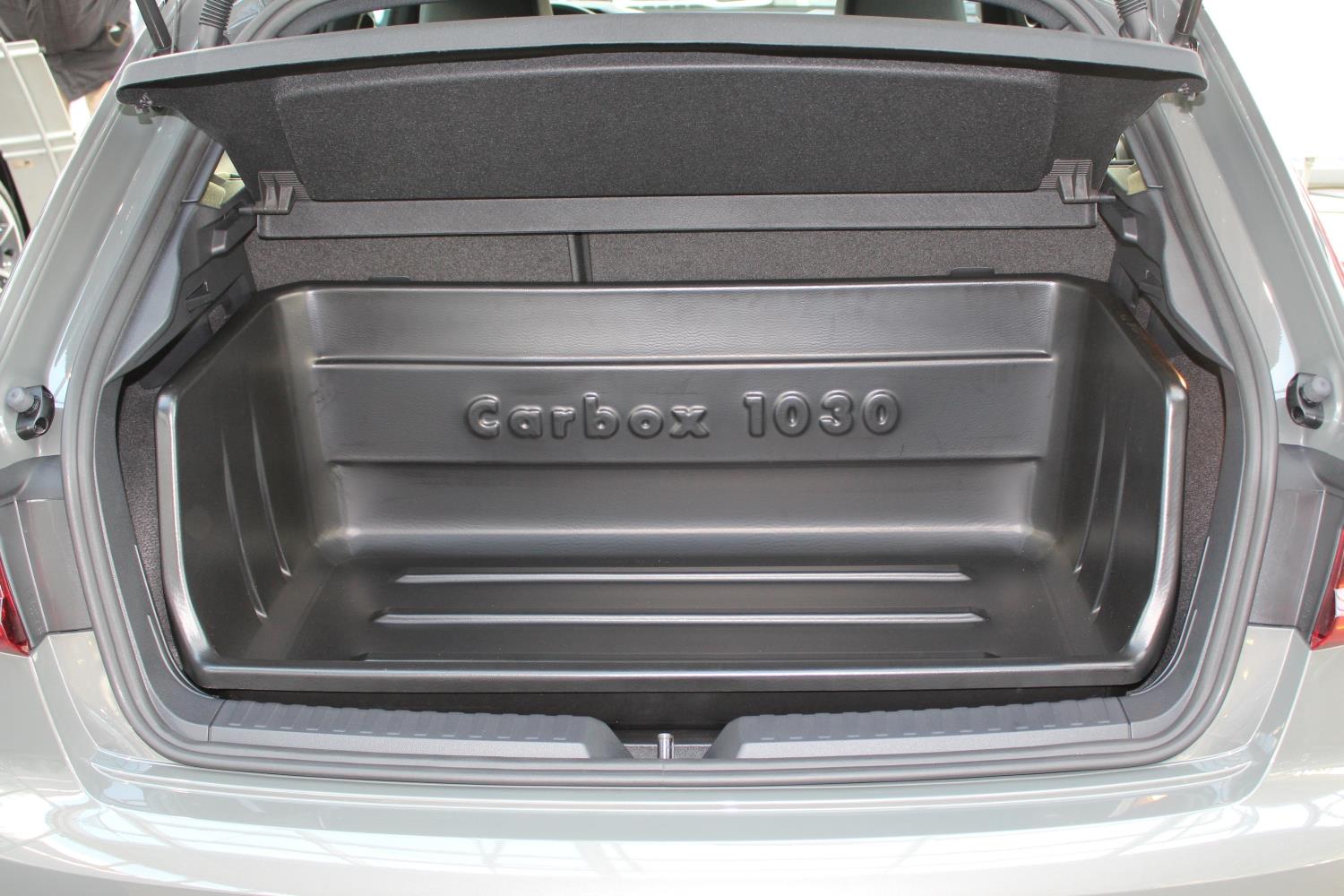 Bac de coffre convient à Audi A1 Sportback (GB) 2018-présent 5 portes bicorps Carbox Classic YourSize 99 x 50 haute paroi