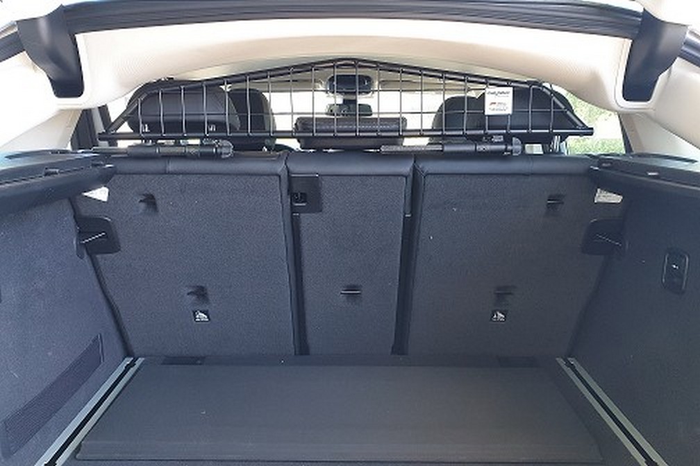 Audi q3 deals dog guard