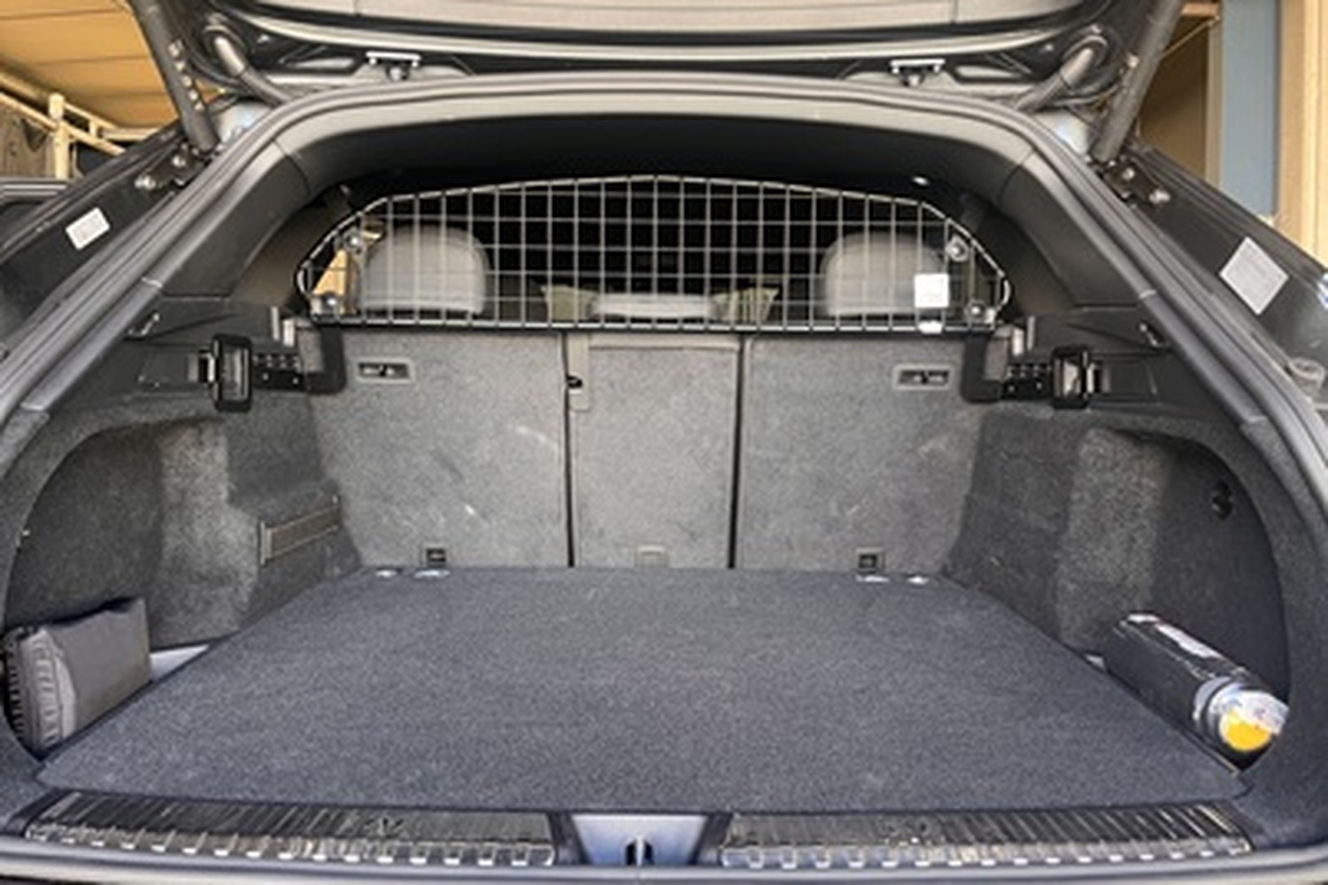 Dog guard suitable for Audi Q5 (GU) 2024-> Kleinmetall Masterline (7) Dog guard suitable for Audi Q5 (GU) 2024-> Kleinmetall Masterline (7)
