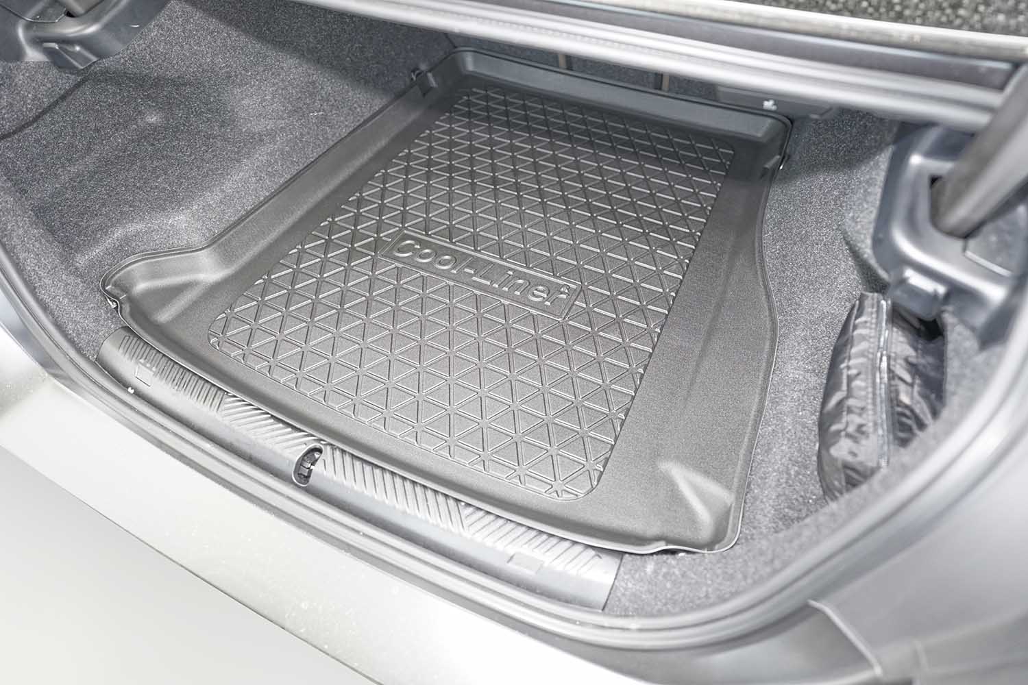 Boot mat suitable for BMW i5 (G60) 2023-present 4-door saloon Cool Liner anti slip PE/TPE rubber (BMW2I5TM-C) (5)