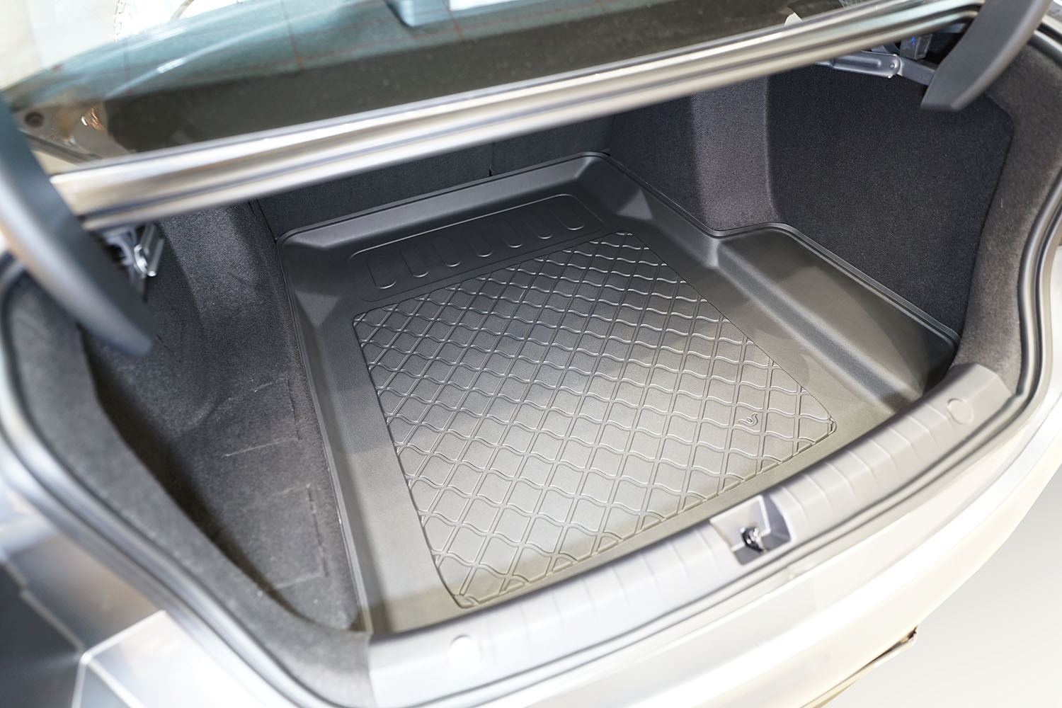 Boot mat suitable for BYD Seal 5 DM-i 2025-present 4-door saloon Guardliner anti slip PE/TPE rubber (BYD3SETM-G) (4) Boot mat suitable for BYD Seal 5 DM-i 2025-present 4-door saloon Guardliner anti slip PE/TPE rubber (BYD3SETM-G) (4)