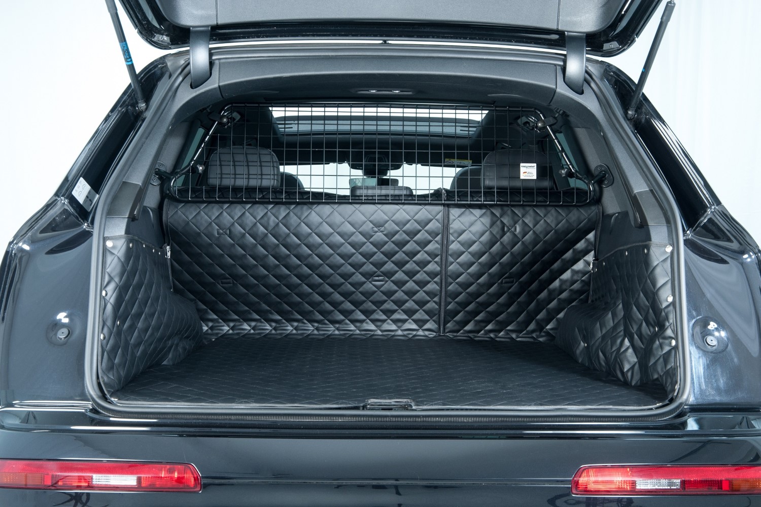 Premium Kofferraumschutz Audi A6 Avant (C8) schwarz