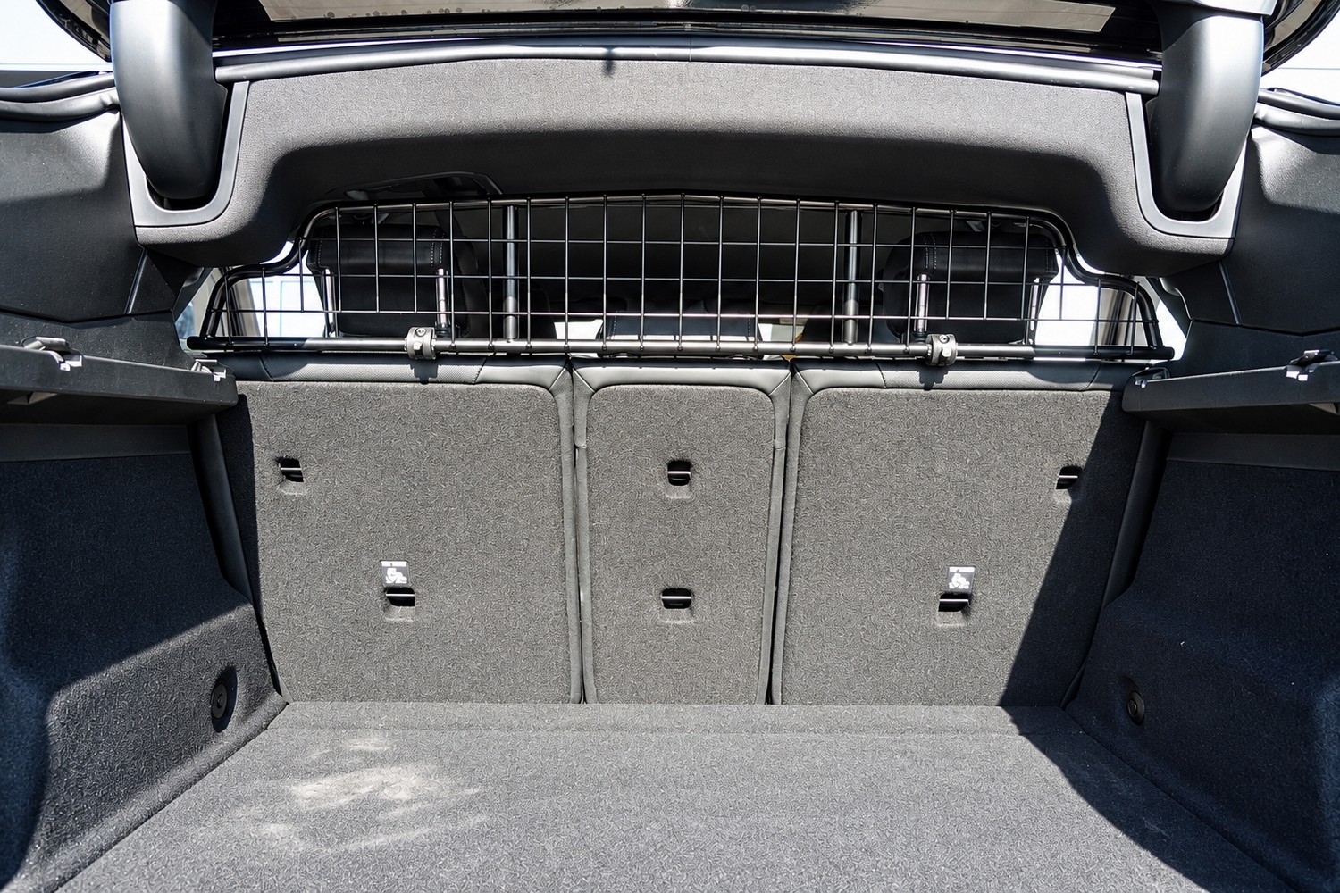 Dog guard Kleinmetall TraficGard - Example (3) Dog guard Kleinmetall TraficGard - Example (3)