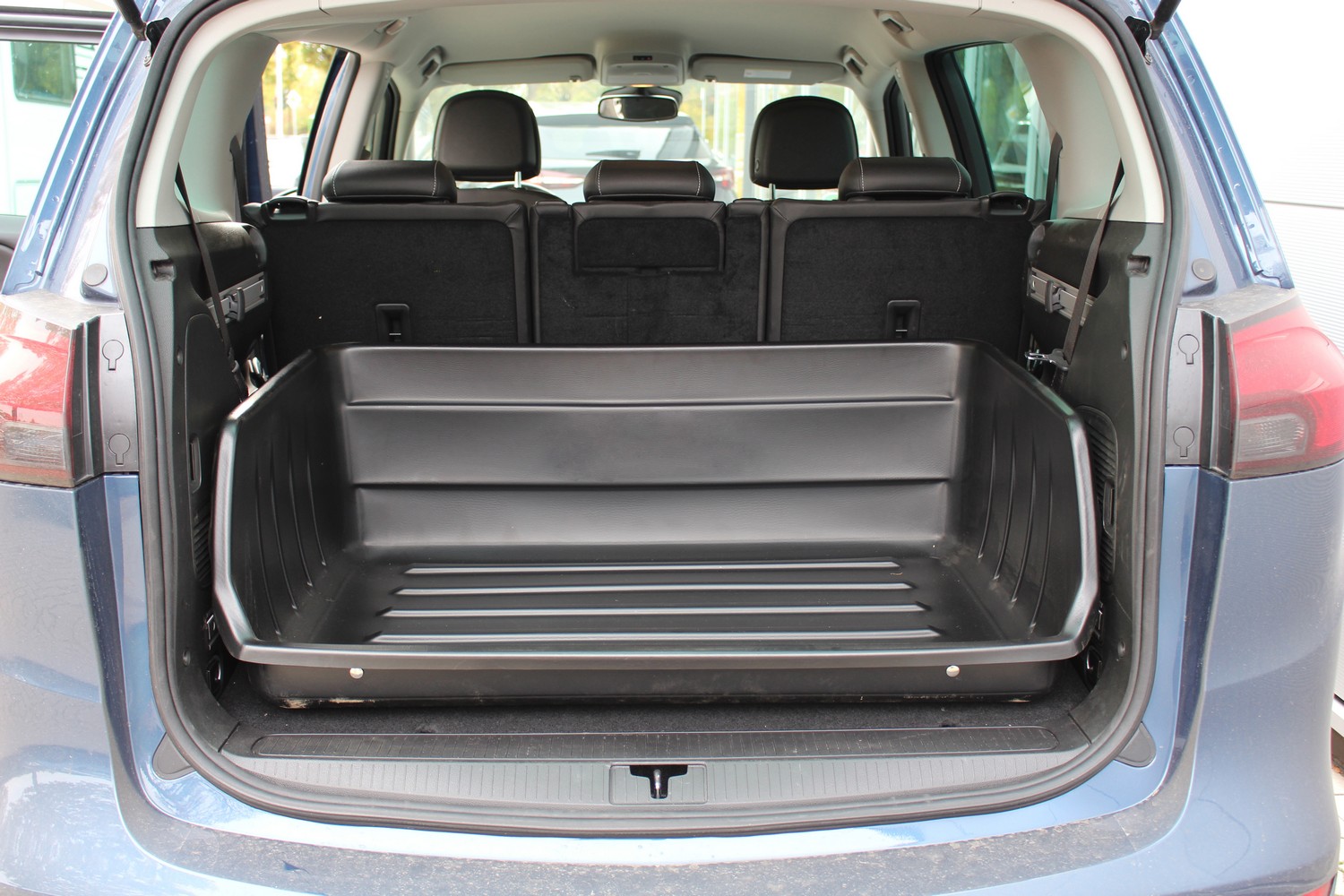 Kofferraumwanne passend für Ford Focus IV 2018-heute Kombi Boot-Guard 106 x 80 hochwandig