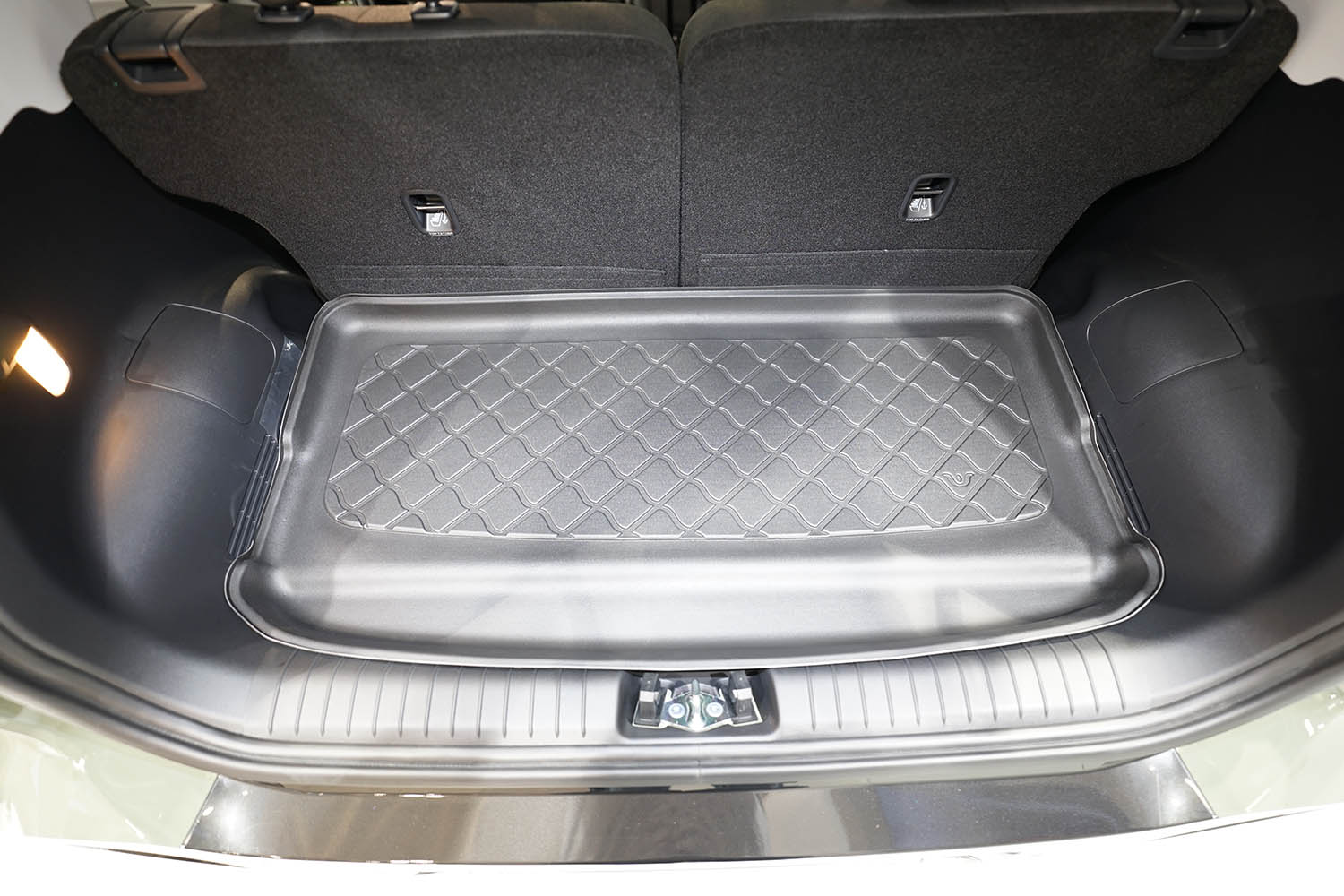 Boot mat suitable for Hyundai Inster (AX1 EV) 2024-present 5-door hb Guardliner anti slip PE/TPE rubber (HYU1INTM-G) (3) Boot mat suitable for Hyundai Inster (AX1 EV) 2024-present 5-door hb Guardliner anti slip PE/TPE rubber (HYU1INTM-G) (3)