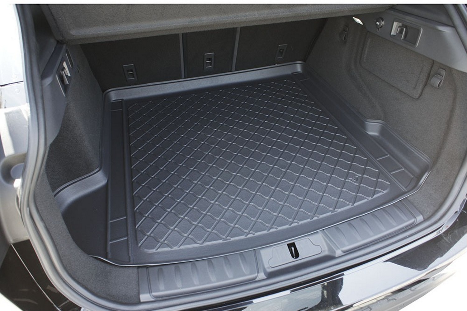 Boot mat suitable for Jaguar F-Pace 2016-present Guardliner anti slip PE/TPE rubber (JAG1FPTM-G) (4) Boot mat suitable for Jaguar F-Pace 2016-present Guardliner anti slip PE/TPE rubber (JAG1FPTM-G) (4)
