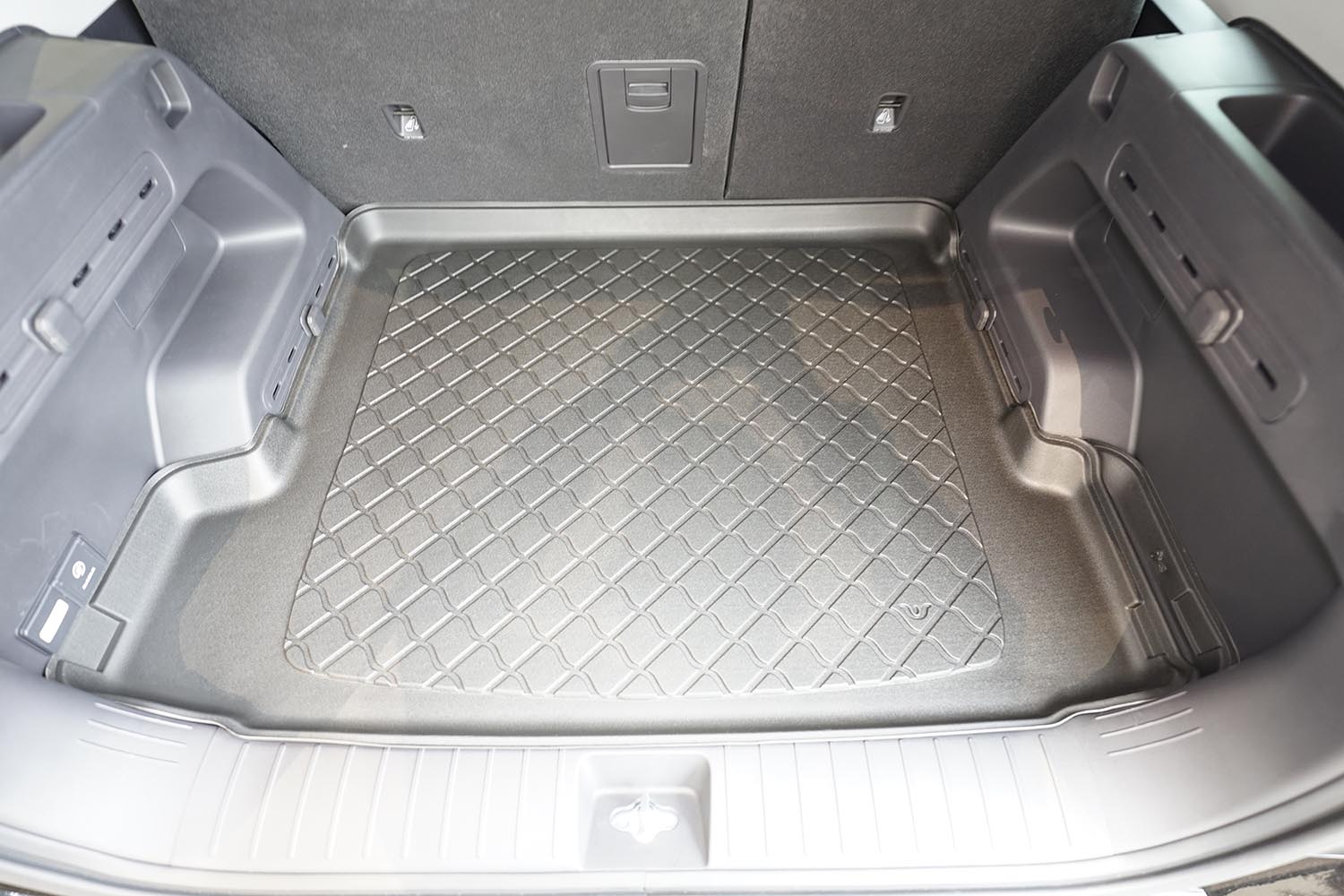 Boot mat Kia EV5 2023-present Guardliner anti slip PE/TPE rubber (KIA1E5TM-G) (3) Boot mat Kia EV5 2023-present Guardliner anti slip PE/TPE rubber (KIA1E5TM-G) (3)