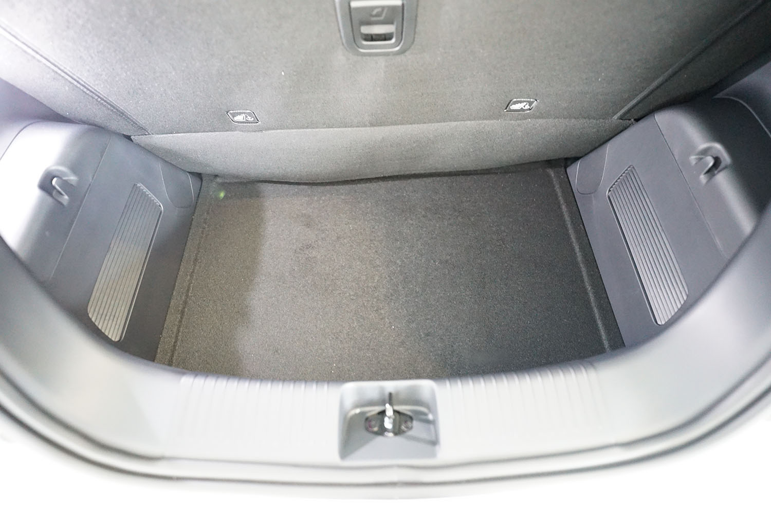 Boot mat suitable for Leapmotor T03 2023-present 5-door hatchback Guardliner anti slip PE/TPE rubber (LEA103TM-G) (7) Boot mat suitable for Leapmotor T03 2023-present 5-door hatchback Guardliner anti slip PE/TPE rubber (LEA103TM-G) (7)