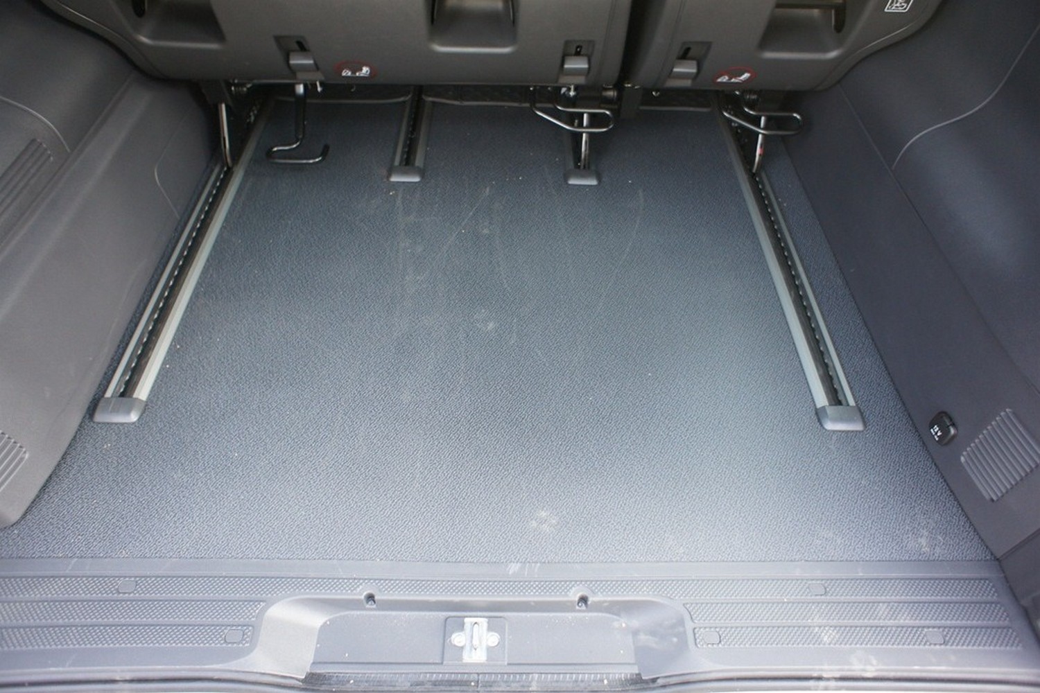 Boot mat suitable for Mercedes-Benz Vito Combi (W639) 2003-2014 Guardliner anti slip PE/TPE rubber (MB2VITM-G) (2) Boot mat suitable for Mercedes-Benz Vito Combi (W639) 2003-2014 Guardliner anti slip PE/TPE rubber (MB2VITM-G) (2)