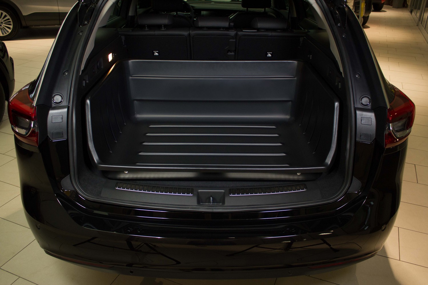 Bac de coffre convient à Opel Insignia B Grand Sport 2017-2022 5 portes bicorps Boot-Guard 99 x 90 x 33 cm Bac de coffre convient à Opel Insignia B Grand Sport 2017-2022 5 portes bicorps Boot-Guard 99 x 90 x 33 cm