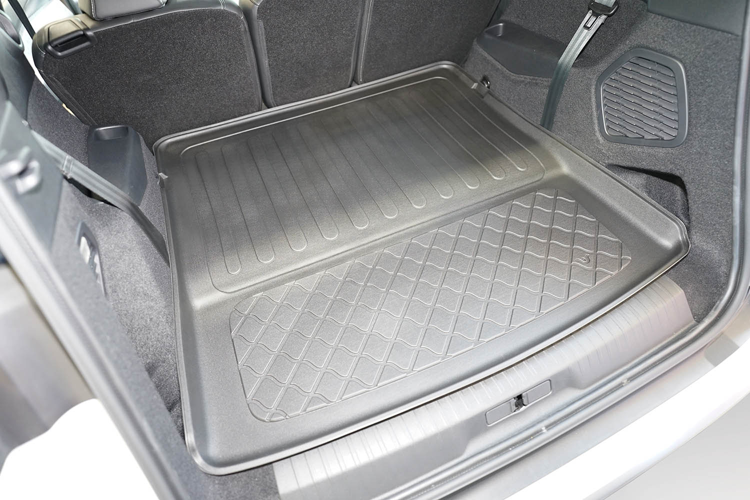 Boot mat suitable for Peugeot 5008 III 2024-present Guardliner anti slip PE/TPE rubber (PEU350TM-G) (6) Boot mat suitable for Peugeot 5008 III 2024-present Guardliner anti slip PE/TPE rubber (PEU350TM-G) (6)