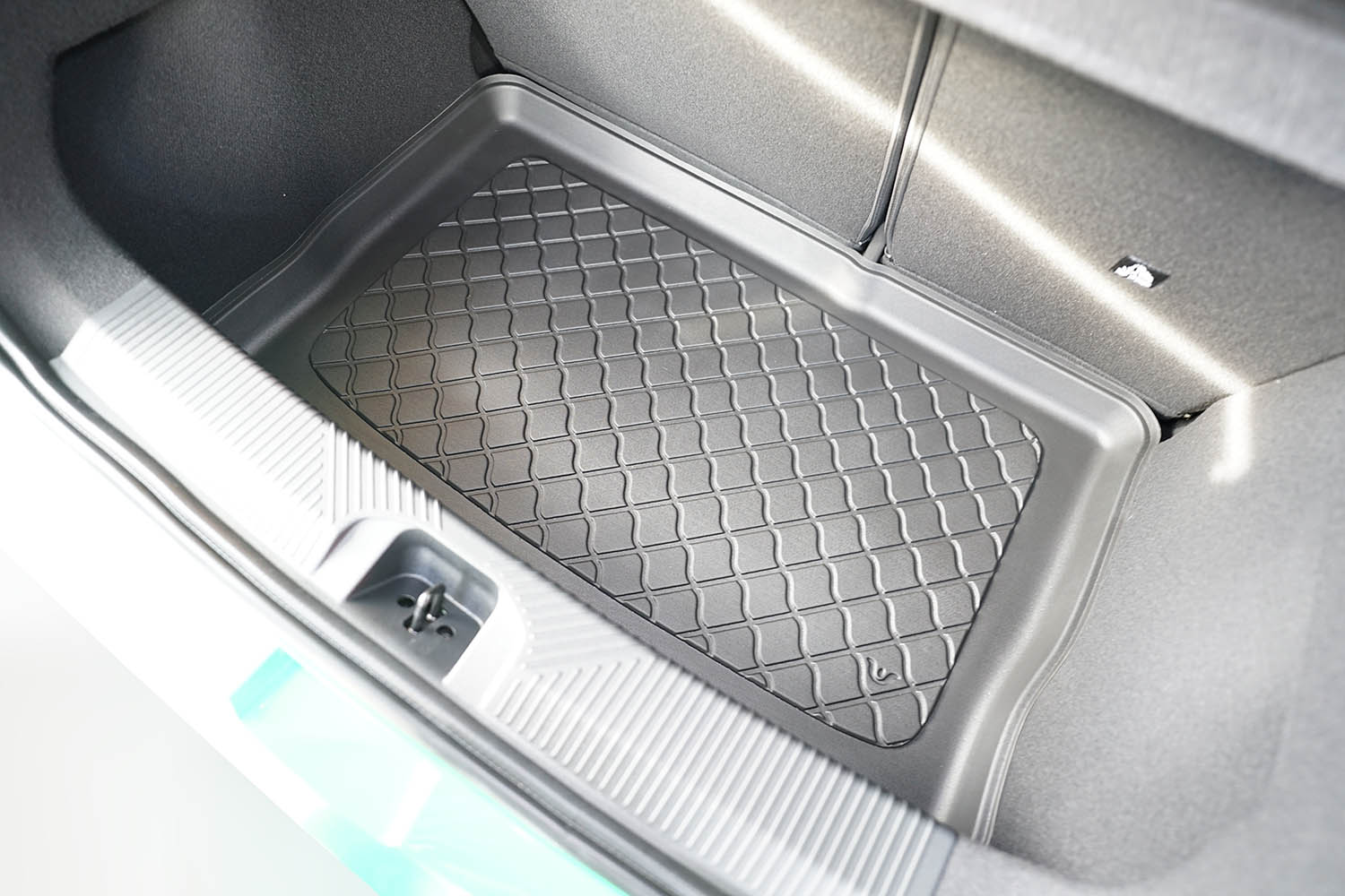 Boot mat suitable for Renault 5 E-tech 2024-present 5-door hatchback Guardliner anti slip PE/TPE rubber (REN15TM-G) (2) Boot mat suitable for Renault 5 E-tech 2024-present 5-door hatchback Guardliner anti slip PE/TPE rubber (REN15TM-G) (2)