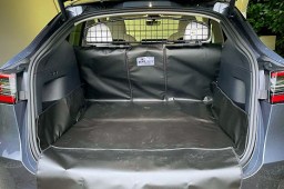 Tesla Model Y Kofferraumschutz: Ultimativer Schutz für Hunde