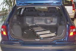 Volvo V40 I 1995-2004 wagon Carbox Classic high sided boot liner (VOL2V4CC) (1)