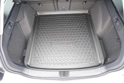 Boot mat Volkswagen Golf VIII Variant (CD) 2020-> wagon Cool Liner anti slip PE/TPE rubber (VW22GOTM) (1)