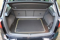 Boot mat Volkswagen Golf VII Sportsvan (5G) 2014-2020 5-door hatchback Carbox Form PE rubber - black (VW25GOCT-0) (1)