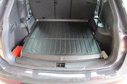 Boot mat Volkswagen Tiguan II Allspace 2018-2024   Carbox Form PE rubber - black (VW5TICT-0) (1)
