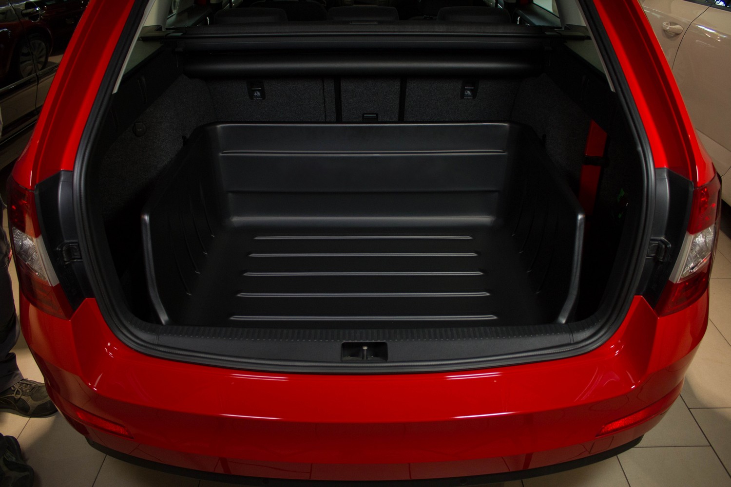 Bac de coffre convient à Skoda Octavia III Combi (5E) 2013-2020 break Boot-Guard 99 x 90 x 33 cm Bac de coffre convient à Skoda Octavia III Combi (5E) 2013-2020 break Boot-Guard 99 x 90 x 33 cm