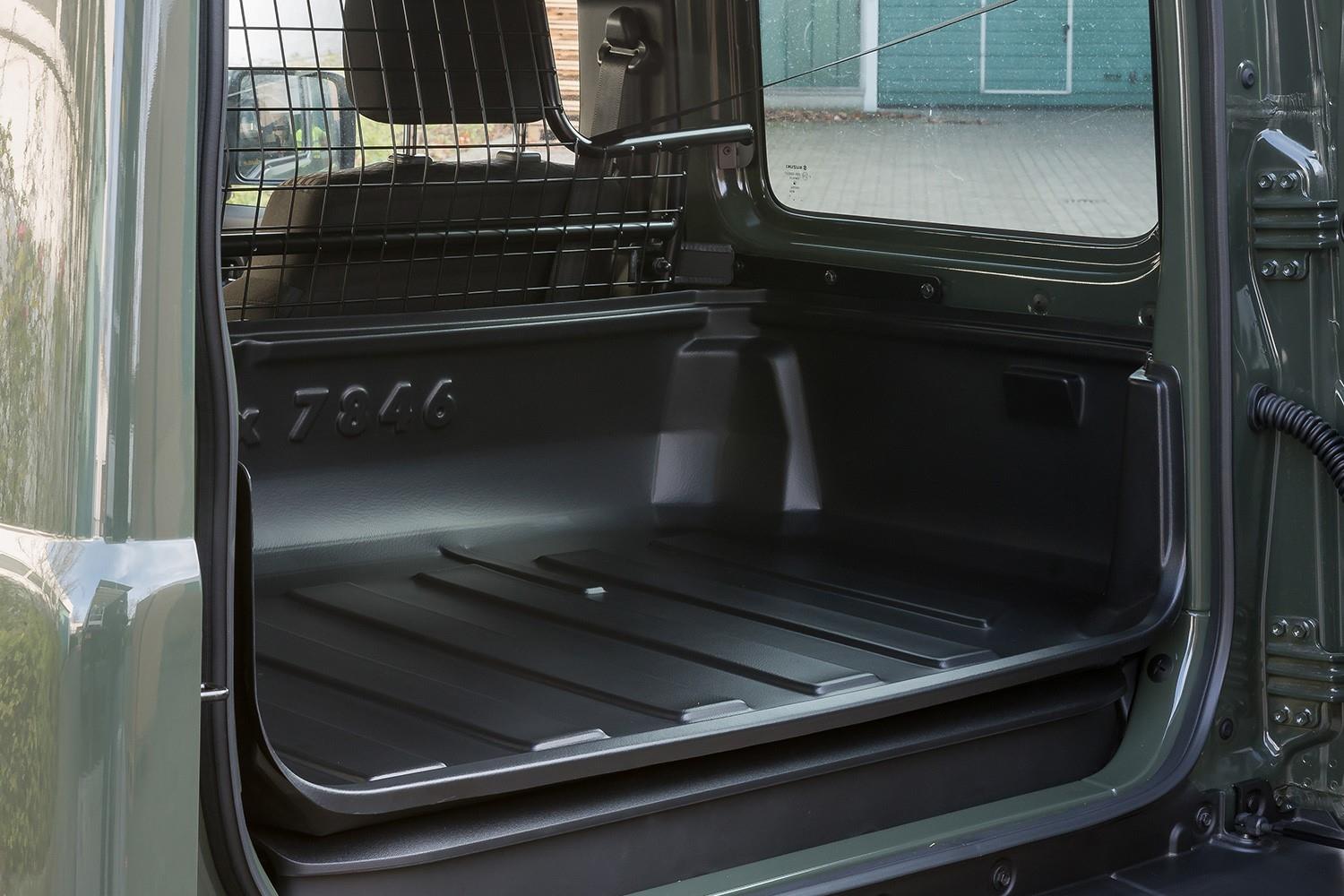 Achetez Carbox - TAPIS DE SOL AVANT GAUCHE POUR SUZUKI JIMNY A