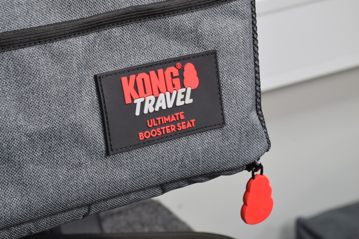 Dog car seat KONG Travel Ultimate Booster Seat & Tether (5) Dog car seat KONG Travel Ultimate Booster Seat & Tether (5)