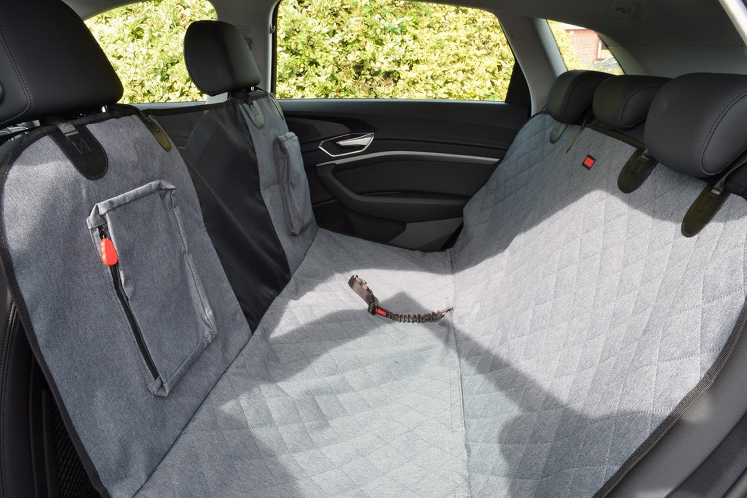 Couverture de coffre KONG Travel Ultimate Cargo Liner & Tether Couverture de coffre KONG Travel Ultimate Cargo Liner & Tether