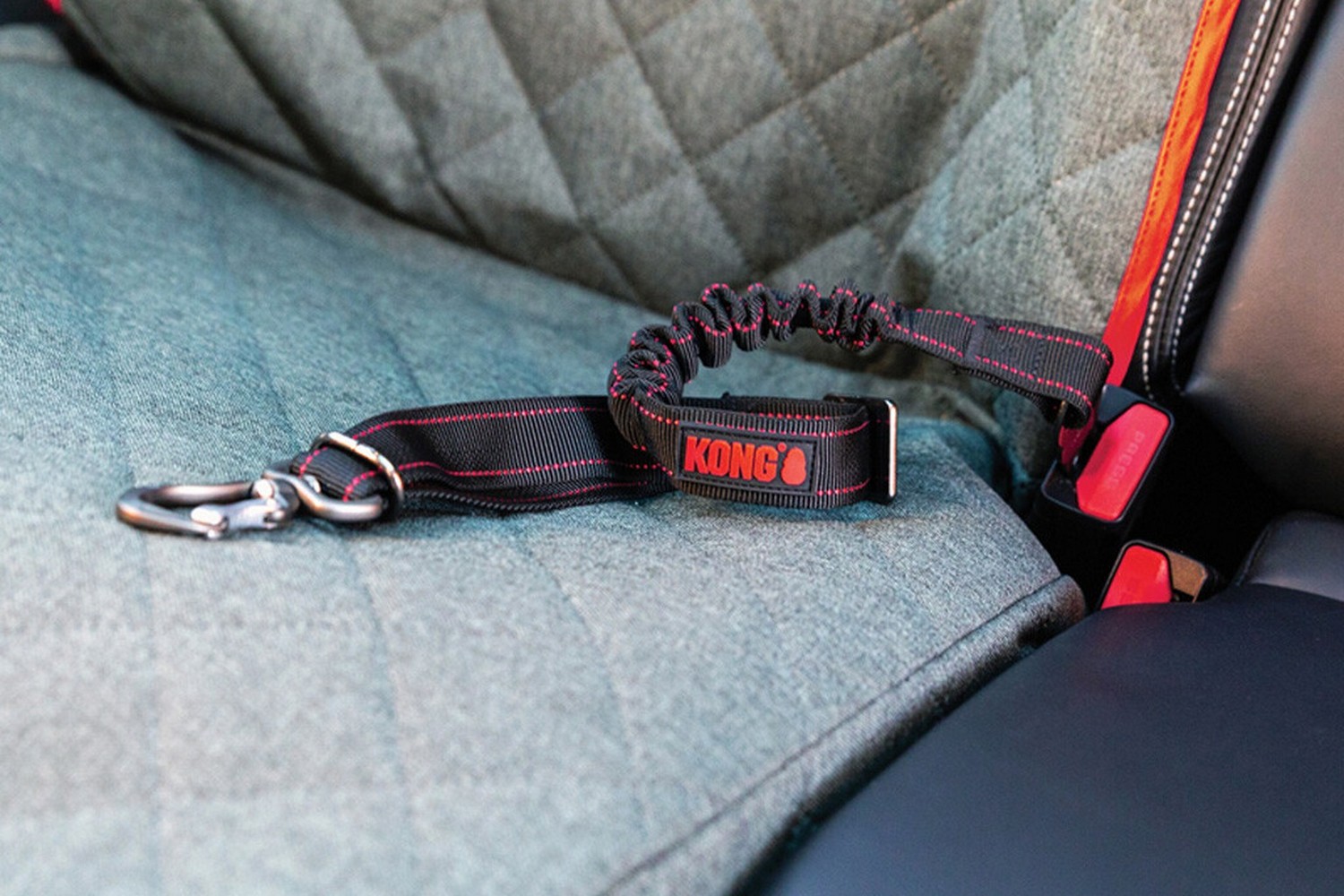 Dog car tether KONG Travel Cargo Swivel (3) Dog car tether KONG Travel Cargo Swivel (3)