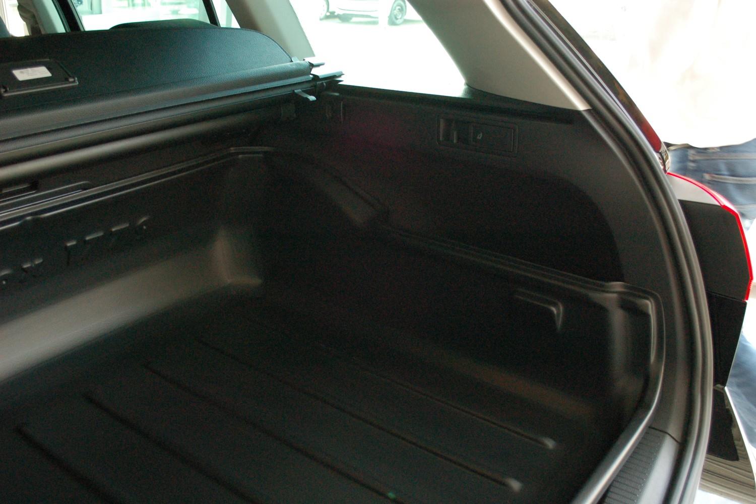 Boot mat Volkswagen Golf VII (5G) 2012-2020 3 & 5-door hatchback Cool Liner  anti slip PE/TPE rubber
