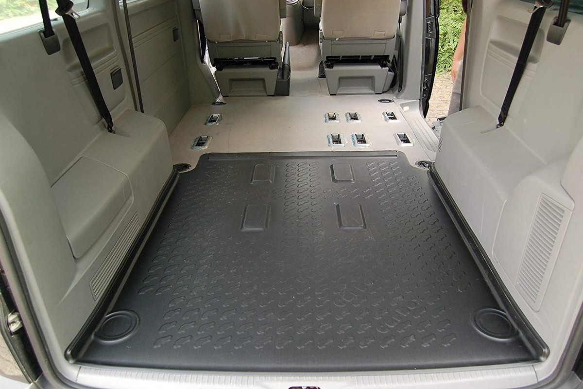 Boot mat Volkswagen Transporter T5 2003-2015 Carbox Form PE rubber black
