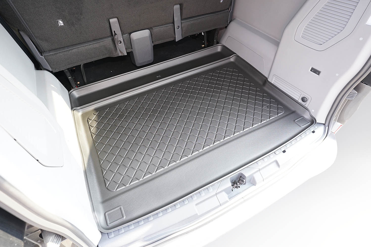 Boot mat Volkswagen Transporter T7 2024-present Guardliner anti slip PE/TPE rubber (VW3T7TM-G) (4) Boot mat Volkswagen Transporter T7 2024-present Guardliner anti slip PE/TPE rubber (VW3T7TM-G) (4)