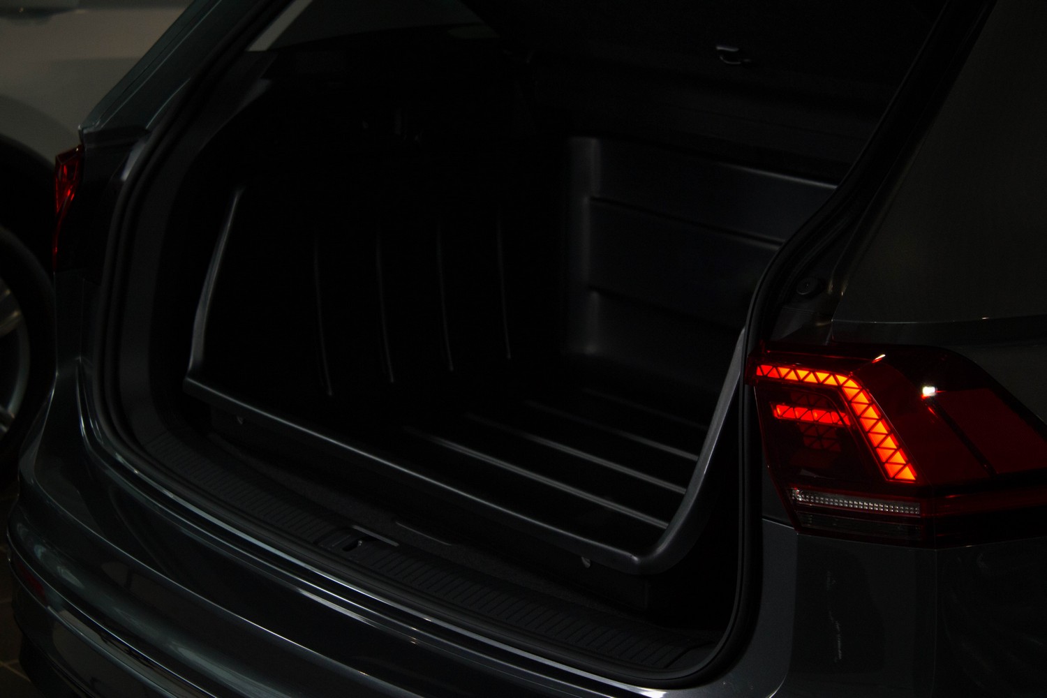 Boot liner suitable for Volkswagen Tiguan II Allspace 2017-2024 Boot-Guard 106 x 90 x 33 cm (VW7TIBG) (3) Boot liner suitable for Volkswagen Tiguan II Allspace 2017-2024 Boot-Guard 106 x 90 x 33 cm (VW7TIBG) (3)