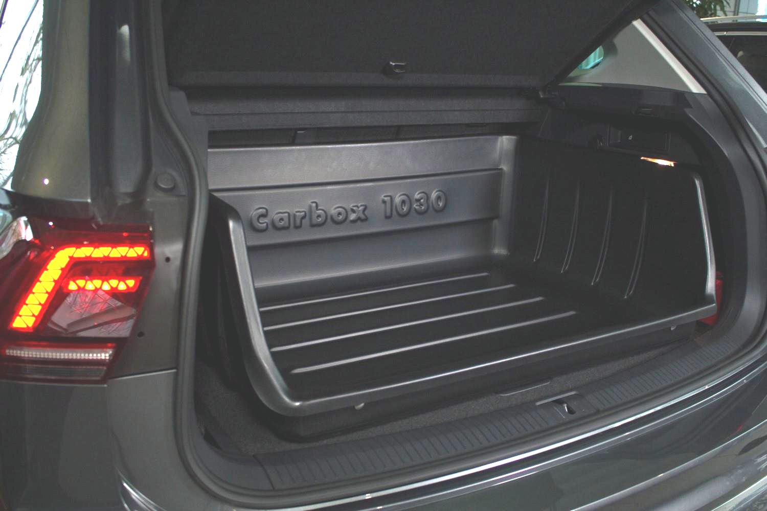 Carbox Classic Yoursize Kofferraumwanne für VW Tiguan Allspace (BW2)  7-Sitzer